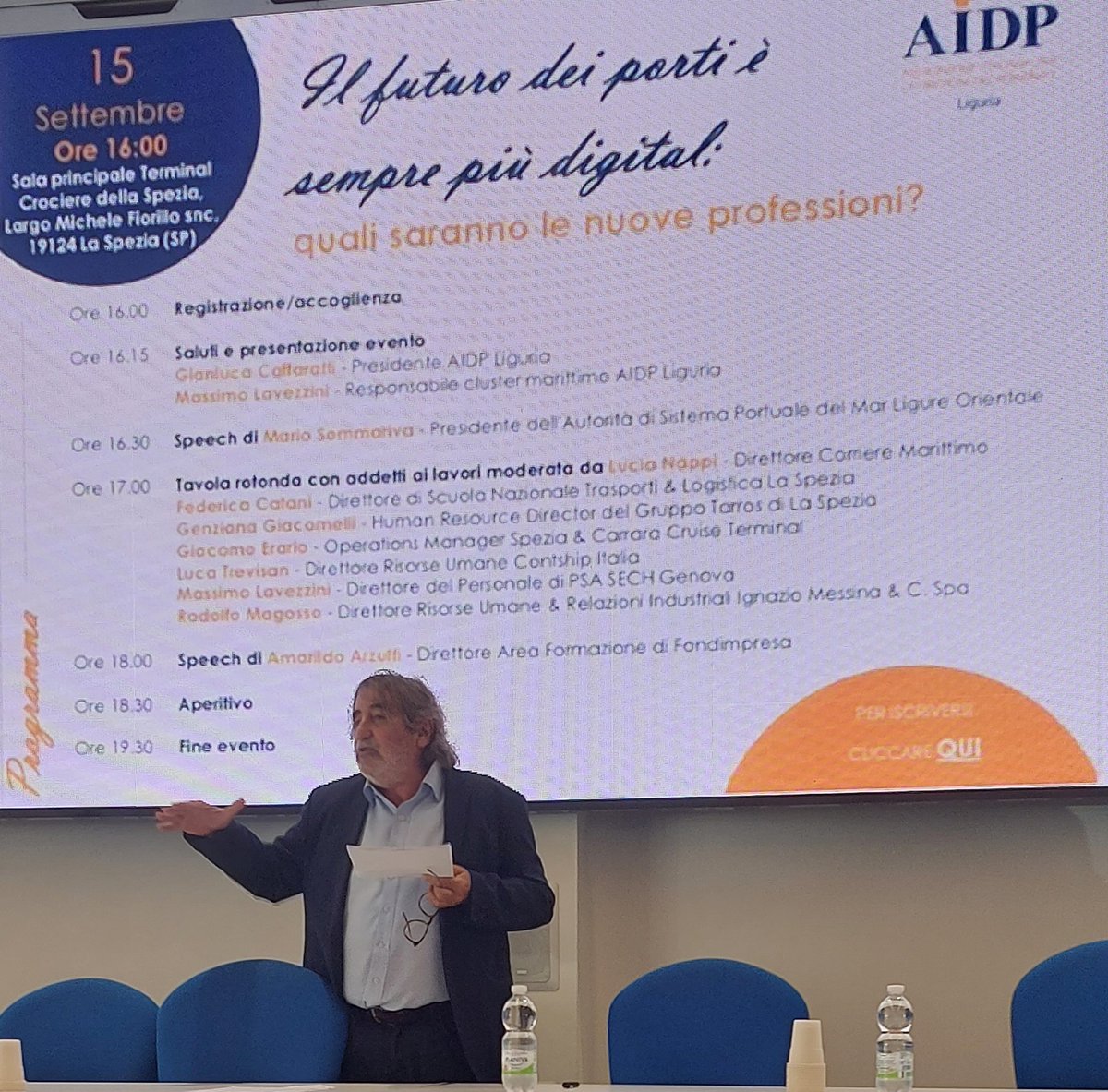 Dopo i saluti istituzionali , abbiamo lo speech del Presidente dell'AdsP Mar Ligure Orientale #MarioSommariva  che contestualizza il tema dell'evento.