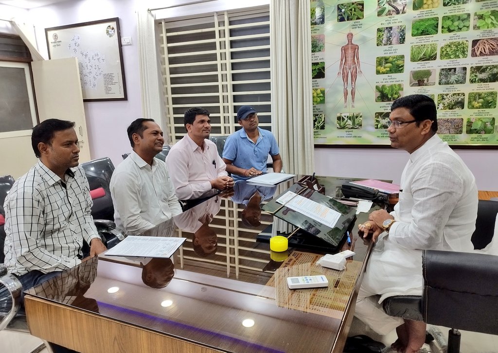 आज #आयुष मेडिकल ऑफिसर्स एसोसिएशन मध्यप्रदेश के प्रतिनिधि मंडल ने निज निवास भोपाल पर सौजन्य भेंट कर ज्ञापन सौंपा।