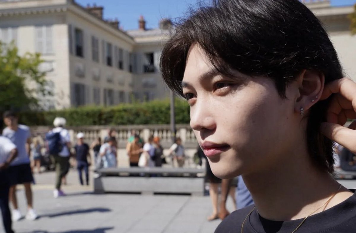 hyunlixIoop's tweet image. pics hyunjin took of felix in paris !