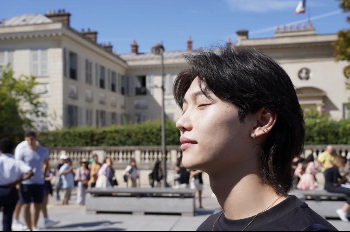 hyunlixIoop's tweet image. pics hyunjin took of felix in paris !