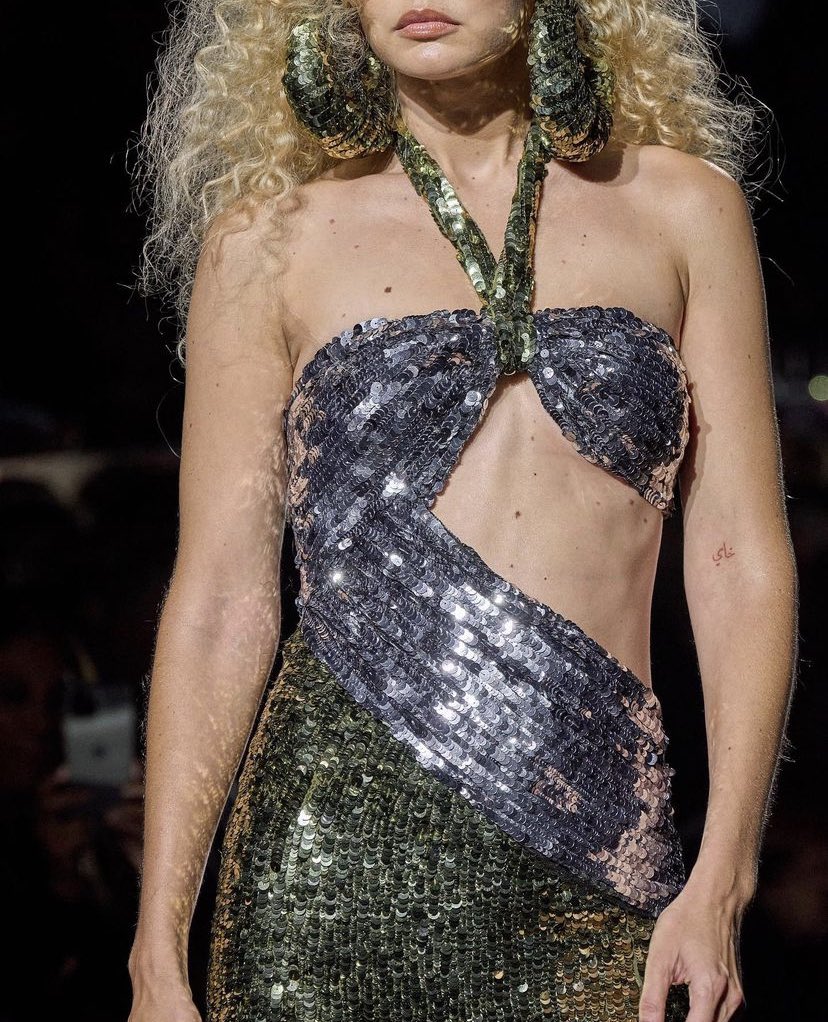 bghadidarchive's tweet photo. gigi hadid for tom ford ss23 details https://t.co/qc5mXcEsUG