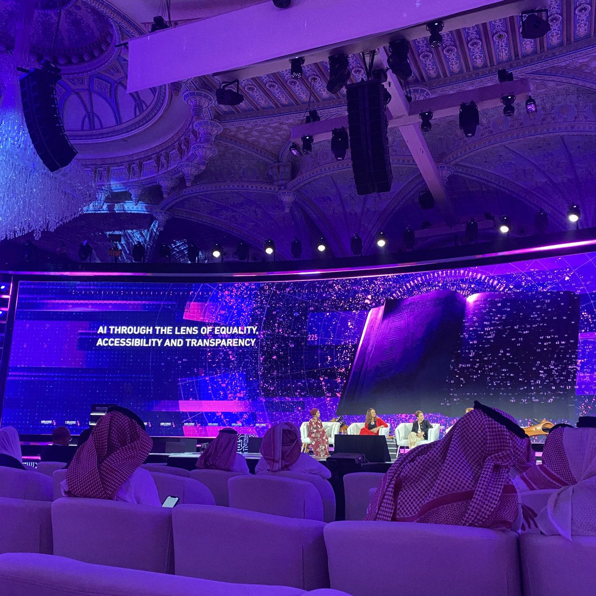 lk164_'s tweet photo. Just wow !!! 
#GlobalAISummit https://t.co/ryvI3n149H
