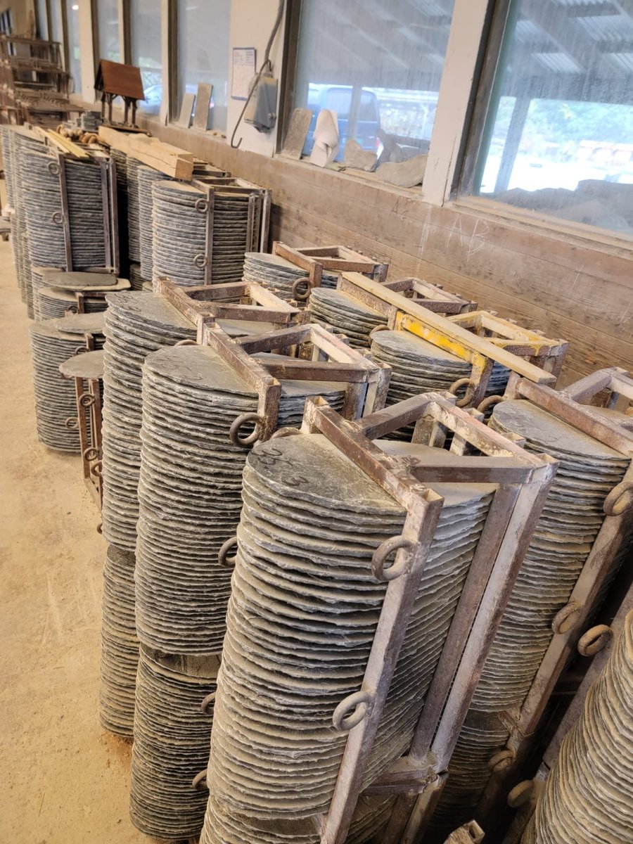 DarrenMcLean_uk's tweet photo. BTW, this is part of traditional training through the Norwegian museum Hardanger Fartøyvernsenter 
#slate #slating #Norway #roofing https://t.co/WIItmSZjyb