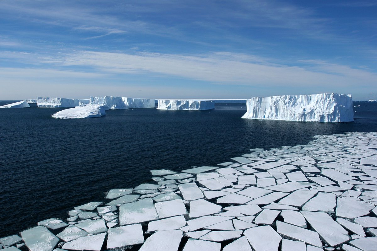 Adventureherot1's tweet photo. Antarctica is one of the world's most beautiful and breathtaking wonders, relatively untouched by humanity. It's no wonder so many people dream to visit this majestic land. 
https://t.co/c5GTc16o55
#Antarctica #SouthPole https://t.co/MFObrdUZ15
