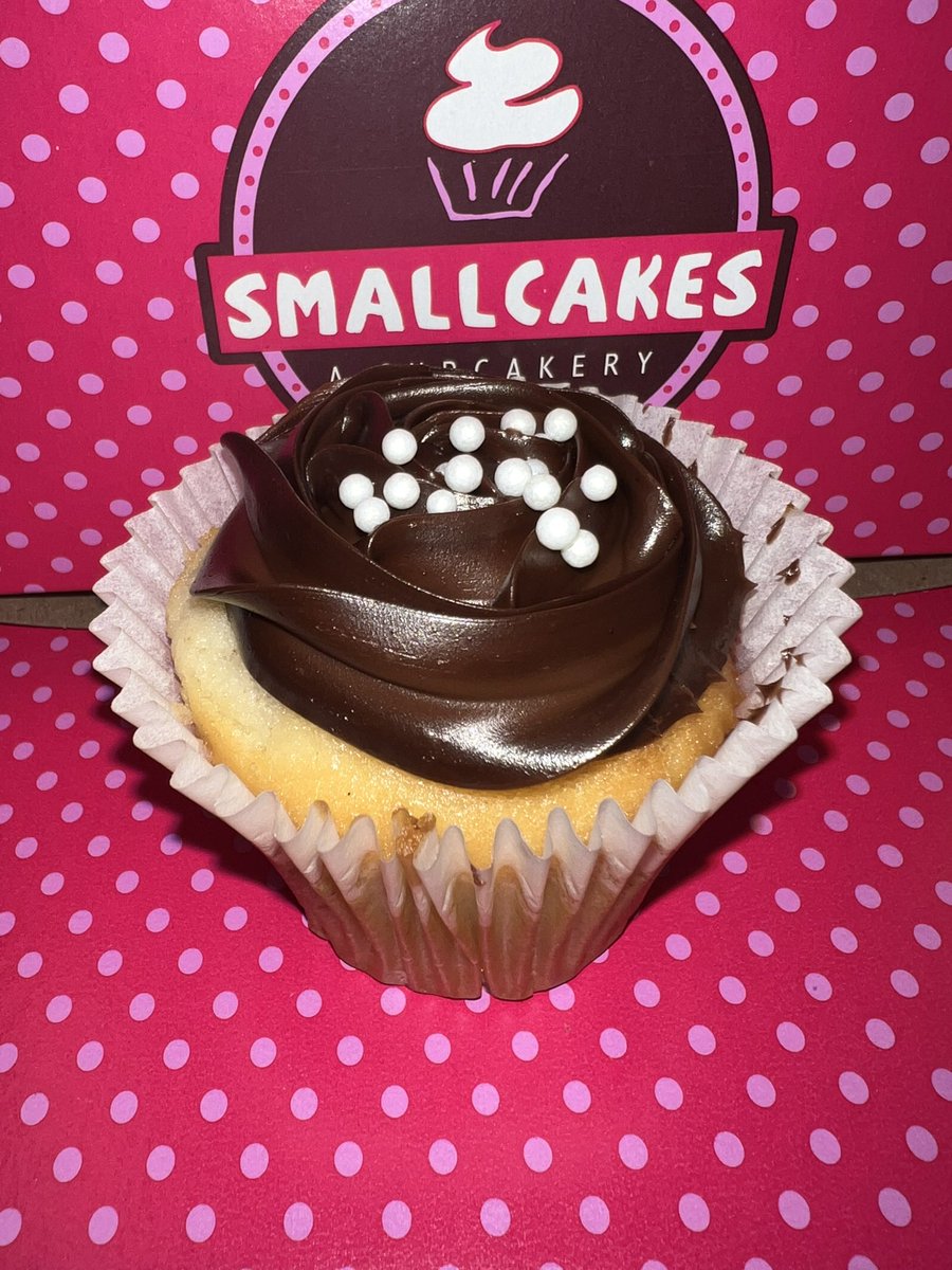 SmallCakesNDH's tweet photo. Hey guys! Today’s #yummy specials are #ChocolateMallow #VanillaCream &amp; #DecadentVanilla #Cupcakes +17 #delicious daily #cupcake flavors! Order pickup at 404.621.9634 or https://t.co/MTIy7NEtp6! Or get delivery thru UberEats GrubHub or DoorDash! https://t.co/y4cXTo3yuf