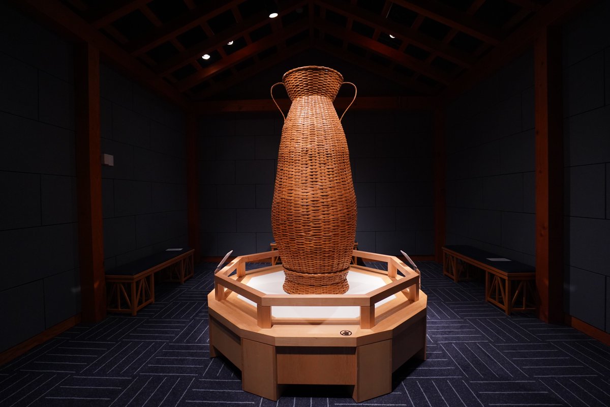 Curator of Collections Nick Powers gives us the scoop on one of the MSV's most popular pieces - Bill Cook's "Big Basket" - today on the blog! Learn more about the basket and its creator here: bit.ly/3xnk7yE #TheMSV #shenandoahvalley #winchesterva #LoveVA #arthistory