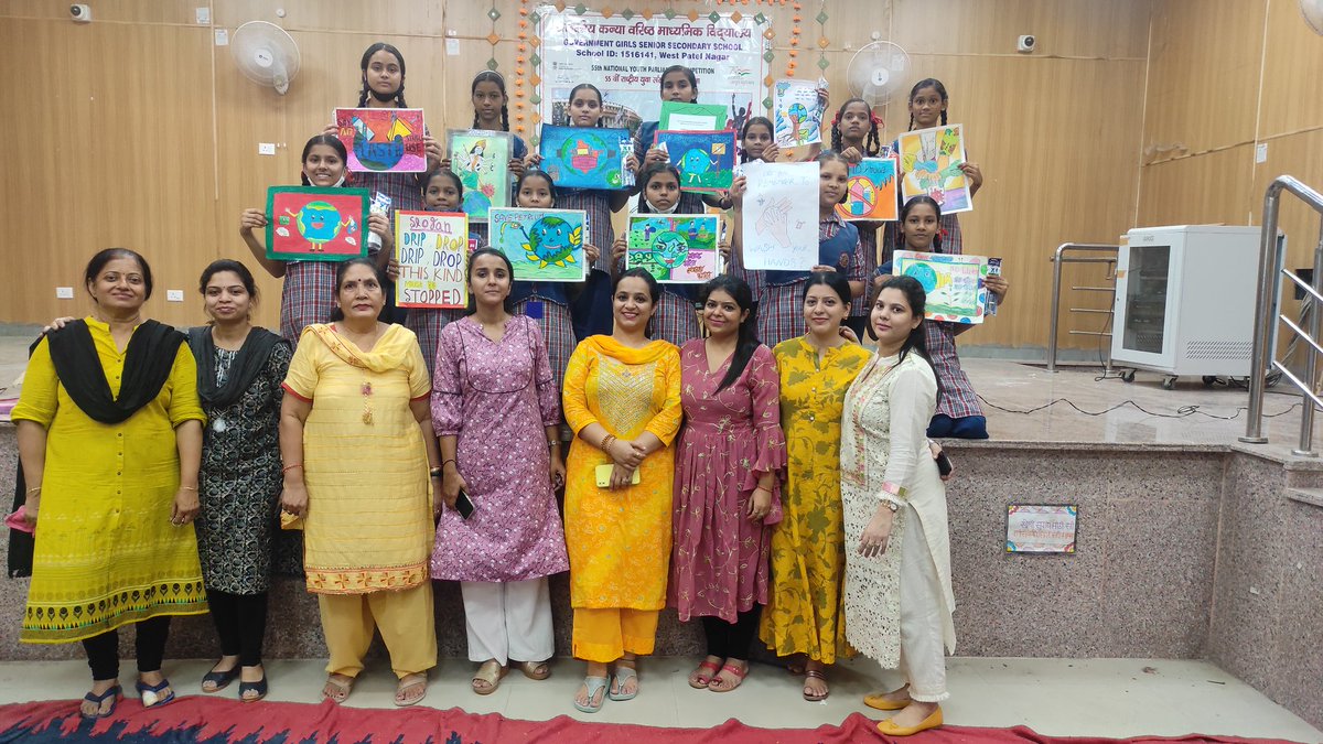 GgsssWpn's tweet photo. विकसित हो राष्ट्र हमारा, स्वच्छ हो देश हमारा, 
Swacchta Pakhwada celebrated in #GgsssWpn with full enthusiasm. 
Prize Distribution Ceremony
@Dir_Education 
@PoonamArora70 https://t.co/o9sZhzBUnt