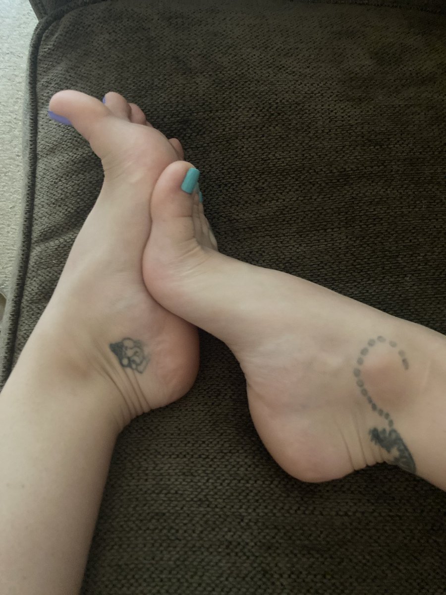 BareBombshellB's tweet photo. Indecisive or stylish? You decide ✨#footfetish #feetondash #feetmodels #feetpics #sexyfeet #archedfeet #nailpolish #bluetoenails #purpletoenails #feet #footfetishbabe #footfetishgirl #onlyfeet #onlyfansgirl #instafeet #feetfindom https://t.co/0qHzqBH7CA