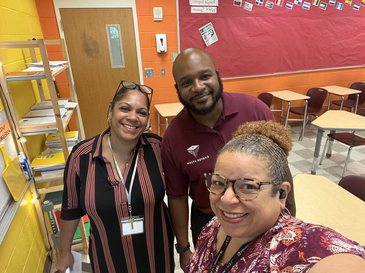 tech4msbritt's tweet photo. collabo w/ @PBS_Atlanta information &amp; instructional technology depts to get @carverpbsa spanish instructor going w/all things tech .. teacher support is what we do !!#PBSAInstructTech #TechWithPurpose https://t.co/qs7nghP69M