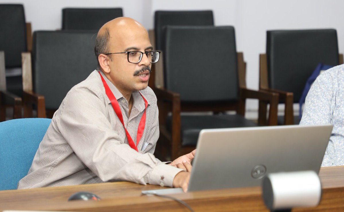 ritu_trivedi's tweet photo. Day 4 of CME talks by Dr Rabi Bhatta &amp; Dr Prabhat Mishra @prabhatcdri on Pharmaceutics-kinetics  to neuro pharmacology by Dr Prem Narayan Yadav @PremNYadav1 @CSIR_CDRI @CSIR_IND @viswajananis @DrSanjivYadav https://t.co/KEfcTWyJ5o
