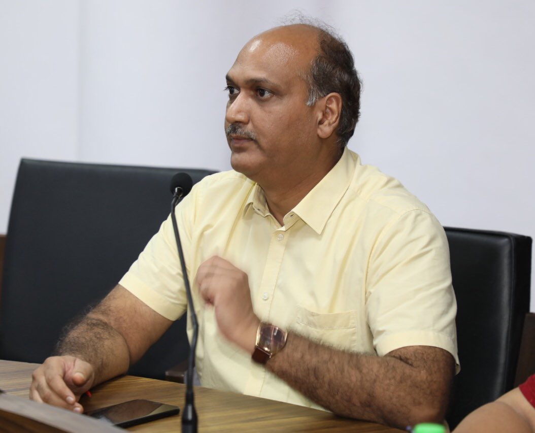 ritu_trivedi's tweet photo. Day 4 of CME talks by Dr Rabi Bhatta &amp; Dr Prabhat Mishra @prabhatcdri on Pharmaceutics-kinetics  to neuro pharmacology by Dr Prem Narayan Yadav @PremNYadav1 @CSIR_CDRI @CSIR_IND @viswajananis @DrSanjivYadav https://t.co/KEfcTWyJ5o