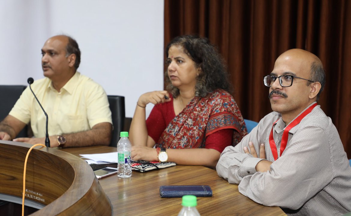 ritu_trivedi's tweet photo. Day 4 of CME talks by Dr Rabi Bhatta &amp; Dr Prabhat Mishra @prabhatcdri on Pharmaceutics-kinetics  to neuro pharmacology by Dr Prem Narayan Yadav @PremNYadav1 @CSIR_CDRI @CSIR_IND @viswajananis @DrSanjivYadav https://t.co/KEfcTWyJ5o
