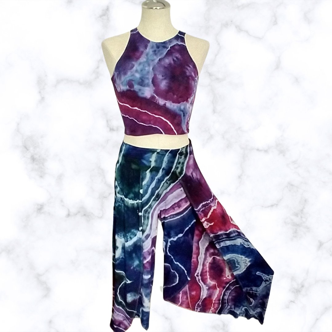 VoodooHippieGal's tweet photo. Small Tulip Pants Set 
Comfort and style! Soft stretchy fabric moves with you. Split leg pant is flattering and functional. Set includes pants and matching crop top. Fits true to size $95 https://t.co/ZHKFLbS6Lw #voodoohippiegirldyes https://t.co/UpccYxGdLu