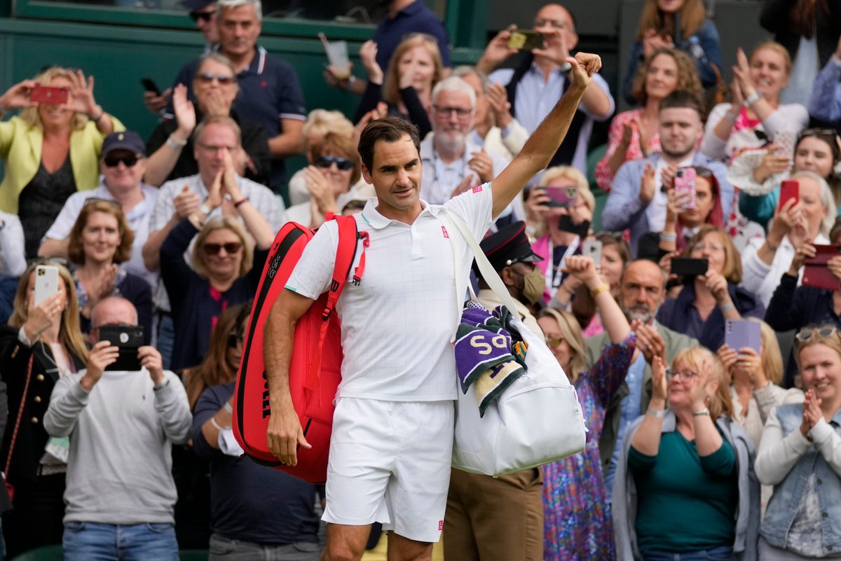 goitiatenis's tweet photo. ¡ANTES Y DESPUÉS DE RF! Parece extraño: se va Federer, el hombre que jamás abandonó un partido de los 1.526 que jugó. Un récord que significa muchísimo. De esos, ganó 1.251, con 369 en Grand Slam.
Un grande cuelga la raqueta, lo que millones y millones no querían que sucediera... https://t.co/ZbPNpZwz4b