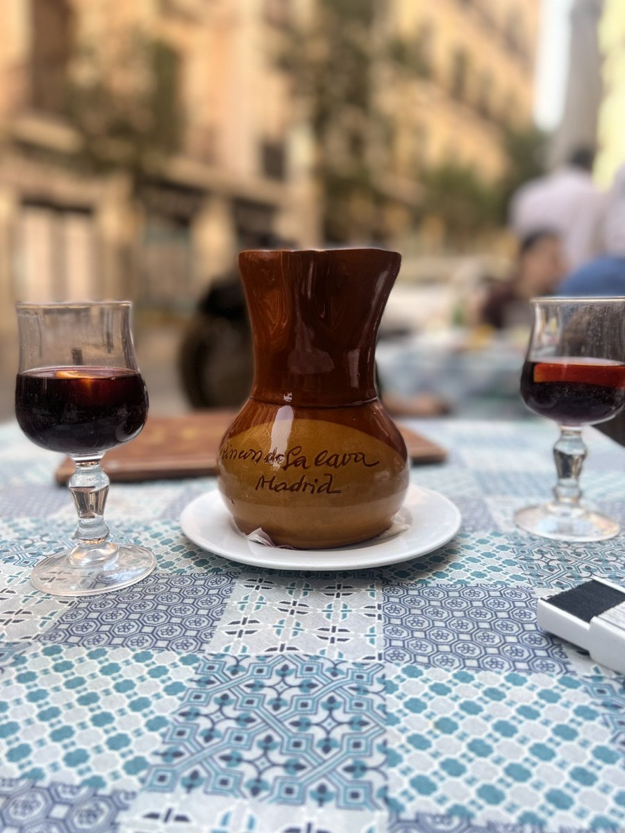 DaphneBarbeito's tweet photo. Pensando en un pulpito a la gallega y una sangría en la c/De la Cava de San Miguel en #Madrid
#Viaja #Vacaciones #Gastronomía
#CrucerosToGo https://t.co/0rZSqfHIml