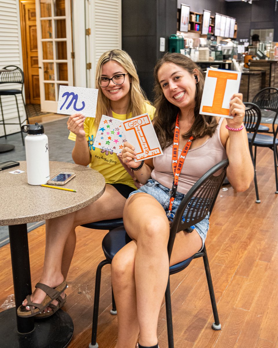IlliniUnion's tweet photo. Take hold of your creative side and join us for Crafts + Snacks in the Courtyard Cafe TONIGHT at 7pm! Make beautiful sunflowers while enjoying a refreshing slushy. 🙌🥤 https://t.co/hQdTTcxkGW
