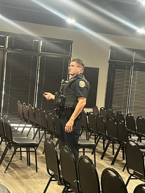 WoodstockCTAE's tweet photo. Woodstock High School's Law and Public Safety classes giving back to our Woodstock PD civilian workforce with lunch from Chick-fil-a and Alpine Bakery! The PD even gave our students a few lessons in Law Enforcement while they were there! #Partnershipmatter #Learningthatworks https://t.co/7QDqtJ3anu