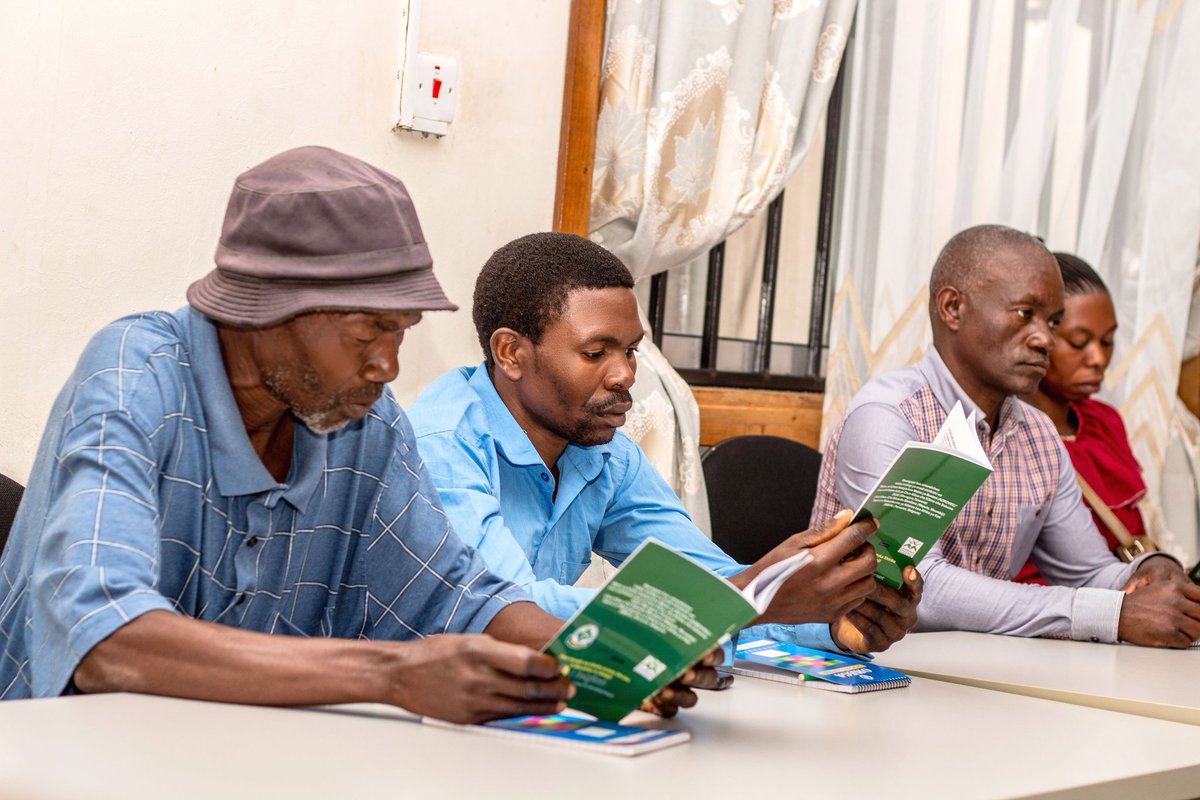jenipher_carol's tweet photo. Launching of a manual on agroecological management in cucurbit crops. This went together with the exhibition to show the farmers how the practices have been applied and worked. Done by AGROVEG,  a collaborative project between @SokoineU - TZ , #RMCA- Belgium &amp; #EMU - Mozambique https://t.co/mG3EPFokmY