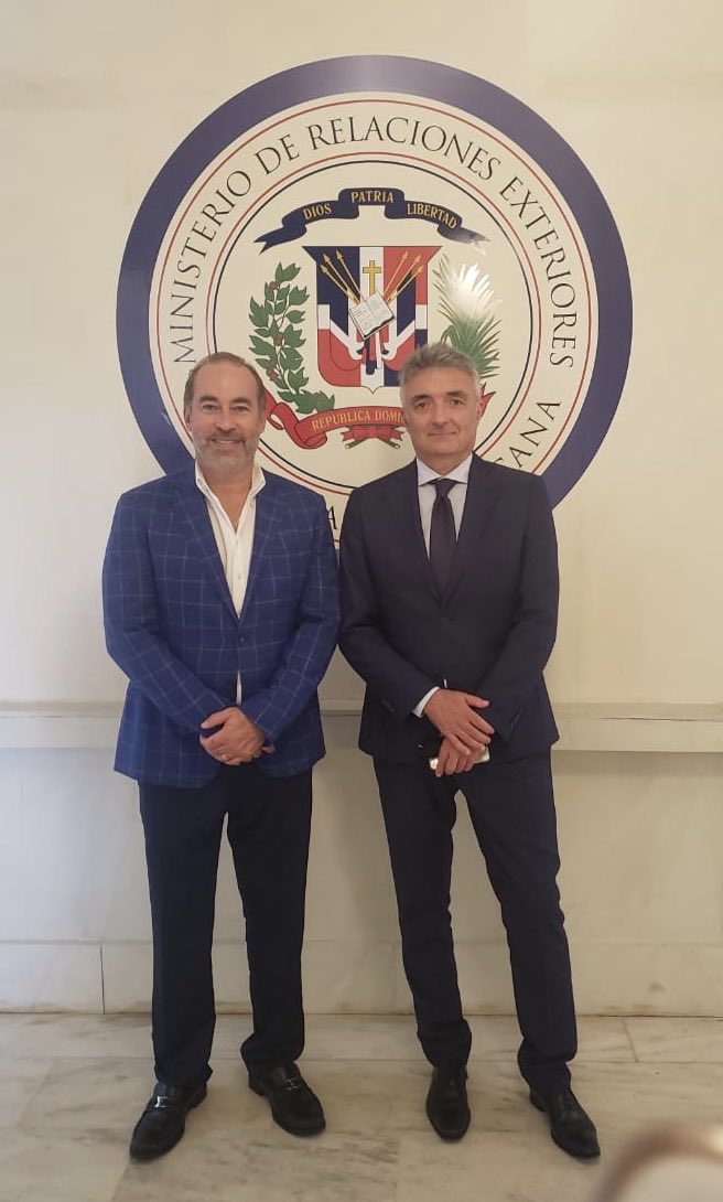 Mico_Vlahovic's tweet photo. Santo Domingo, Sep 2019, with Mr Sixto Inchaustegui @InchausteguiV. I am exceptionally glad that GoM &amp; @MFA_MNE have appointed Mr Inchaustegui as honorary consul of 🇲🇪MNE in 🇩🇴DOM &amp; our first honorary consul in the Caribbean. @MIREXRD ¡Felicidades! https://t.co/odKLIAMejO