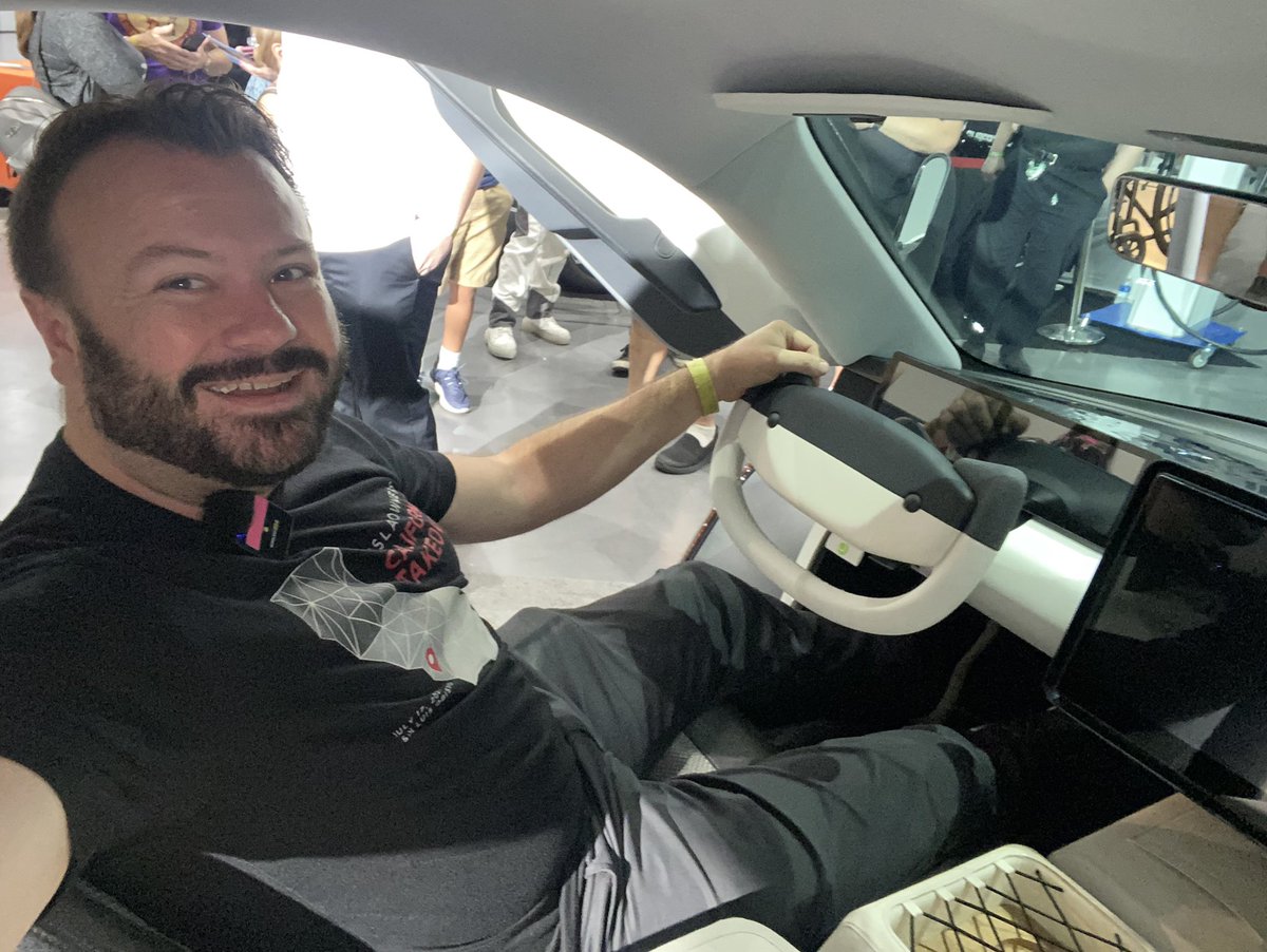 ChargePozitive's tweet photo. Got to sit in the @aptera_motors 
Solar Electric Vehicle at #FullyChargedLiveUS 
Now I wanna drive it!
#Aptera 
#ApteraMotors 
#ApteraSolarEV 
#FullyCharged 
#FullyChargedUS 
#FullyChargedLive
#FullyChargedShow https://t.co/2m74ti8T5z