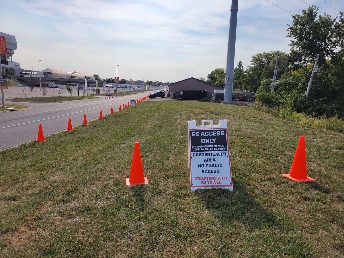 Gate5N's tweet image. The Gate5WingNutz have just been Fuc*** over by the @Chiefs took our tailgate spot of more than 10yrs away for media u tell me they can't park in the parking lot