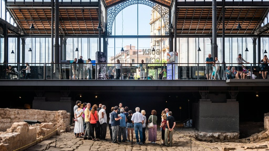 ElBornCCM's tweet image. #Sabiesque #Barcelona és una ciutat amb dues patrones❓

👩A la visita exprés dedicada a les festes de #LaMercè descobrirem les #històries de #devoció, #tradició, #festa i #miracles de les santes de la #ciutat.

📅 24 de setembre
📎 cutt.ly/AC0uByG