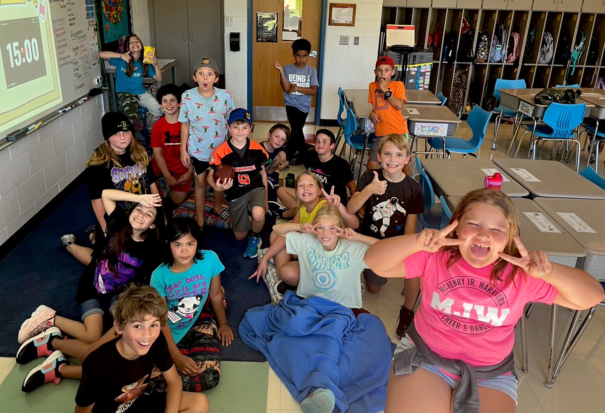 MsKlingerr's tweet photo. Celebrating more flexible seating! #fourthgraderocks https://t.co/hG4QwdOGXN