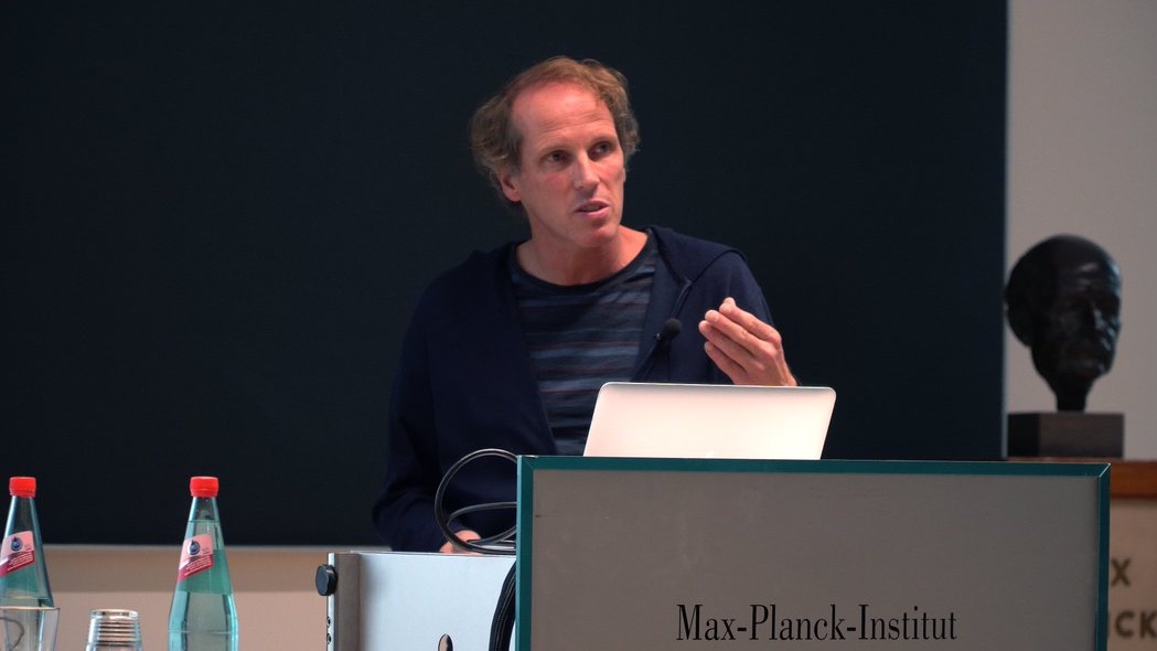 imprs_cbp's tweet photo. Bernhard Hampölz explaining the intricate developmental regulation of #NuclearPoreComplex Assembly and the importance of understanding them! 

Interested? Join the online #Symposium on Cellular Biophysics👉https://t.co/TsWbcTOpkq

@goetheuni @unimainz #imprs #imprs_cbp #phd https://t.co/SMPRWkqlB3