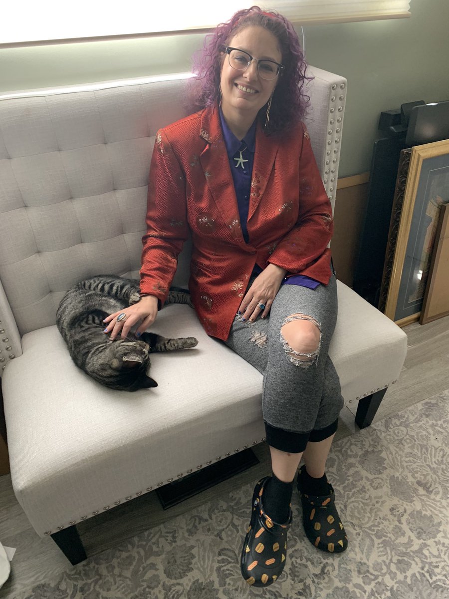 AlainaGLevine's tweet photo. Ty @Materials_MRS! Loved delivering #webinar re: building #networks & alliances! Also introducing me new CFO (Chief Feline Officer). #halfsuit: @Crocs @UrbanDecay @hudabeauty @BananaRepublic #careercoach #keynotespeaker #yourunicorncareer https://t.co/KiGZI3GGHi