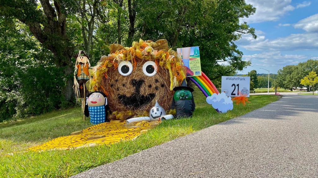 HCTourism's tweet photo. "There's no place like... HOPKINS COUNTY!!"
Check out our HCTCC Wizard of Oz bale (#21) at the @mahrpark Bale Trail! Voting starts Friday, Sept. 16th!
#baletrail #thingstodo #attractions #mahrpark #hopkinscounty #madisonvilleky #fallfun #readyaimfun https://t.co/MW6Bv7zPBz