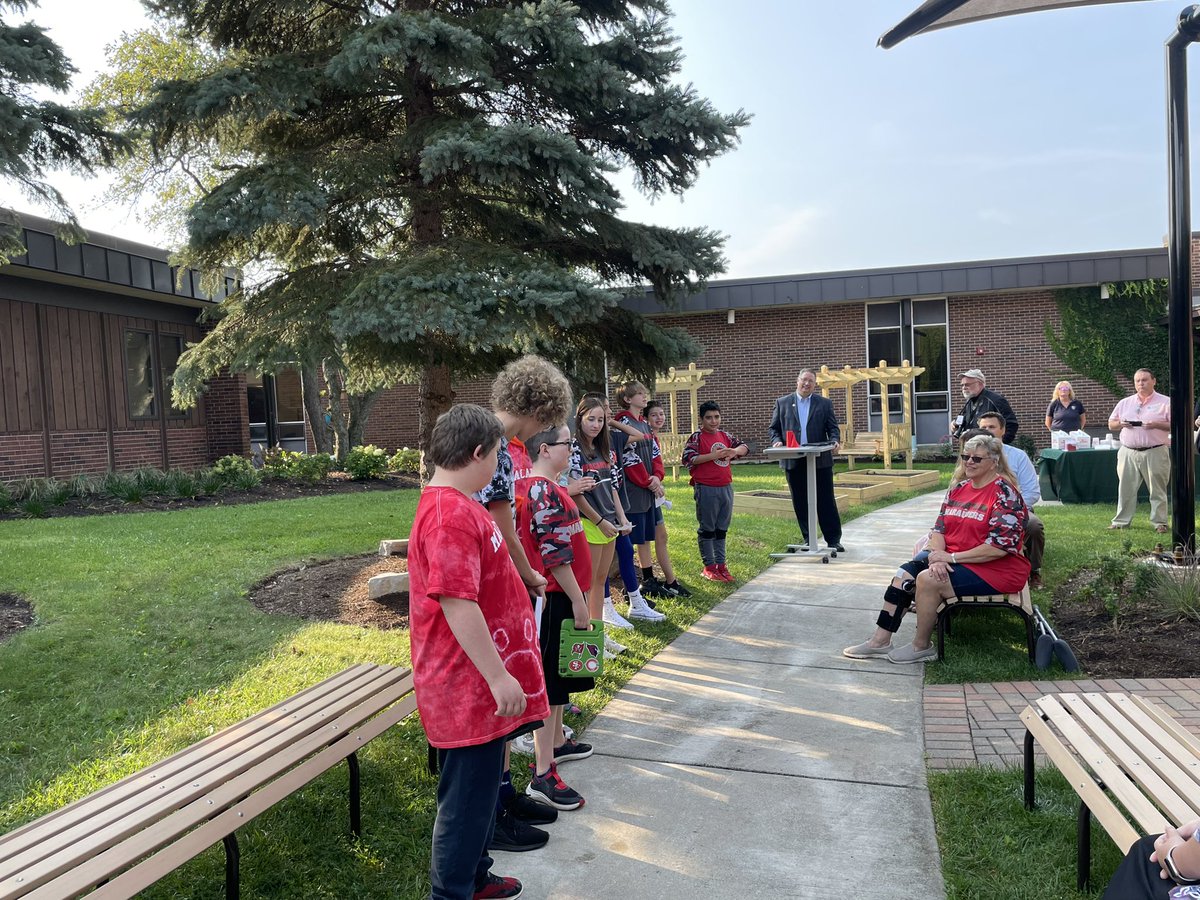MrsGiangrandSLP's tweet photo. Such an awesome experience watching  Mac students present using different modes of communication to thank all who helped make this courtyard possible. So proud! @PHSD23 #Proud2BD23 https://t.co/VF4N5xiNRh