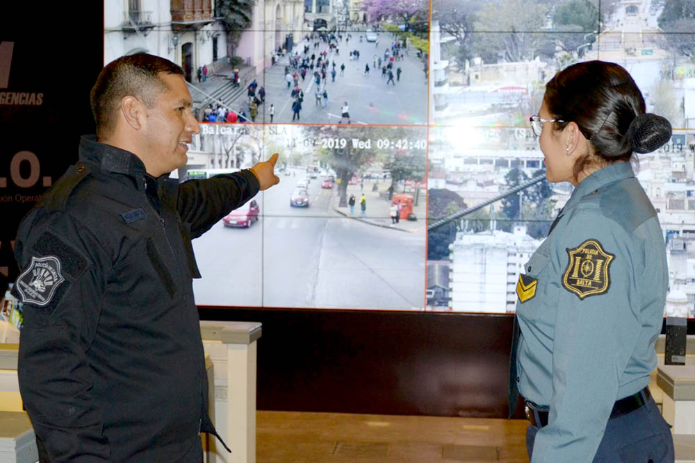 #MilagroParaElMundo #Procesión #Seguridad 
Se puso en marcha un gran dispositivo de seguridad por la procesión del Milagro 2022. Están afectados más de 5.200 policías para la cobertura integral de hoy 
radiosalta.com.ar/nota/2022-9-15…