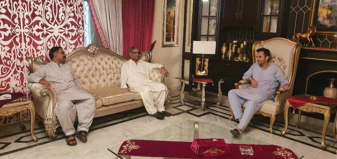 AliAshraf___'s tweet photo. سٹی صدر گوجرانوالہ خالدعزیز لون سے ملاقات ہوئی جس میں گوجرانوالہ کی سیاسی و تنظیمی امور پر گفتگو ہوئی۔ https://t.co/YwccCxBS8m