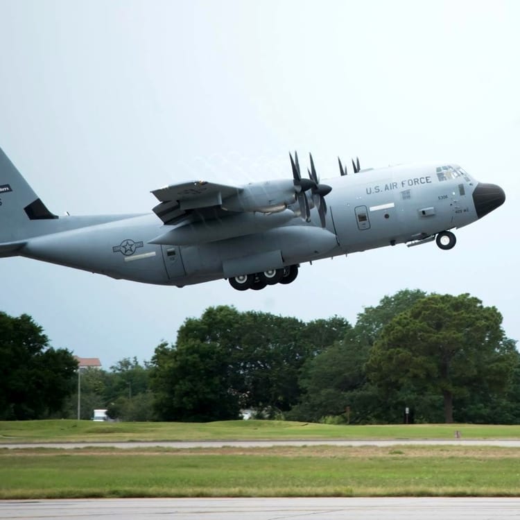 Meteouragans's tweet photo. 1ère mission investigation #tempête #FIONA. #AF303 Hercules C-130J va décoller afin de mesurer précisément forces en présence avant approche. Données satellitaires ne suffiront pas pour connaître l'état actuel d'un #cyclone en prise avec le cisaillement https://t.co/q3De0ALiAk