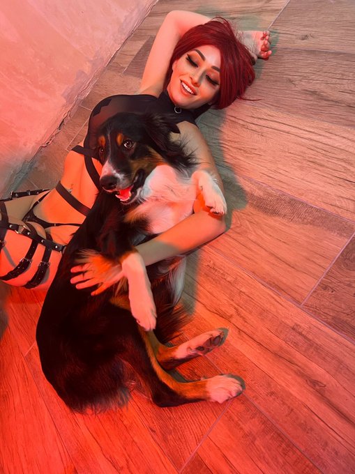 Arty is more vain than me 🤣  Yes this is a sneak peek of my OF set, more on @LyonsLewds&hellip; https://t.c<a href="/tag/bullettrainmovie"class="tags"><span>#bullettrainmovie</span></a><a href="/tag/experience4dx"class="tags"><span>#experience4dx</span></a>