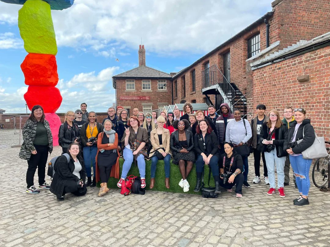 First year's trip to #Liverpool. We had a blast! 💥💥📷

#firstyear #firstyearphotography #photographyeducation #wearethebest #daytrip #dayout #tateliverpool #docks #happydays #welcomeweek2022 #photoboltonuni