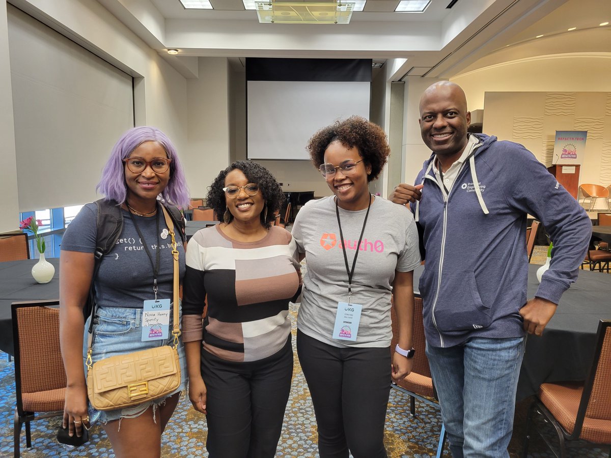 techgirl1908's tweet image. Getting to hug all of these brilliant folks was such a treat! ❤️ #RefactrTech