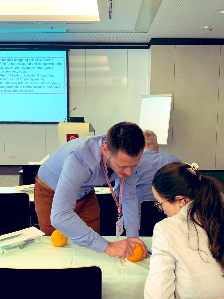 Unraveling wound debridement at the #EPUAP2022 workshop with <a href="/StevenSmet/">Steven smet</a> 🇧🇪 and Lucie Charbonneau 🇨🇭. Bridging theory and practice in pressure ulcer treatment. It all started this afternoon with peeling an orange 🍊… Thank you Steven and Lucie! <a href="/EPUAP1/">EPUAP</a>