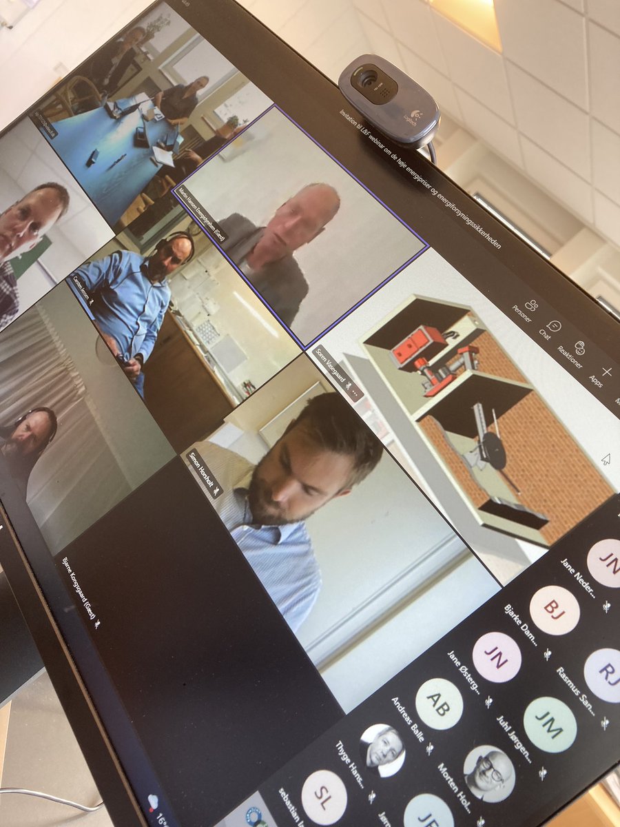 esbentranholm's tweet photo. Stor tilslutning til @spisekammeret webinar om energikrisen. Tak for gode oplæg til Martin Hansen fra @Energistyr #dkenergi #dkfood https://t.co/sTAwi8wprO