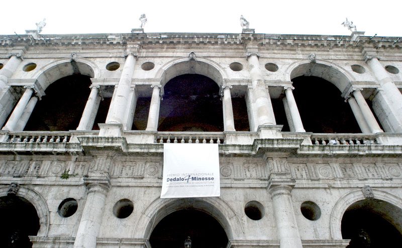 Con il #PremioDedaloMinosse2022, la più raffinata architettura di tutto il mondo torna nella #BasilicaPalladiana con una grande Mostra antologica, che rimane allestita dal 16 settembre al 2 ottobre 2022.
#dedalominosse