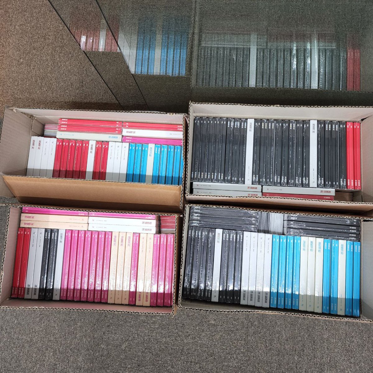 KDFeelsOfficial's tweet photo. ~ ALBUM GIVE AWAY 💥✨ ~

FOLLOW US WITH 🔔
LIKE &amp; RT
DROP PROOFS 

— 2 WINNER'S
— FREE SHIPPING FEE 🥰❣️

{ #KDFEELSGA } https://t.co/vDPZUr9PqO
