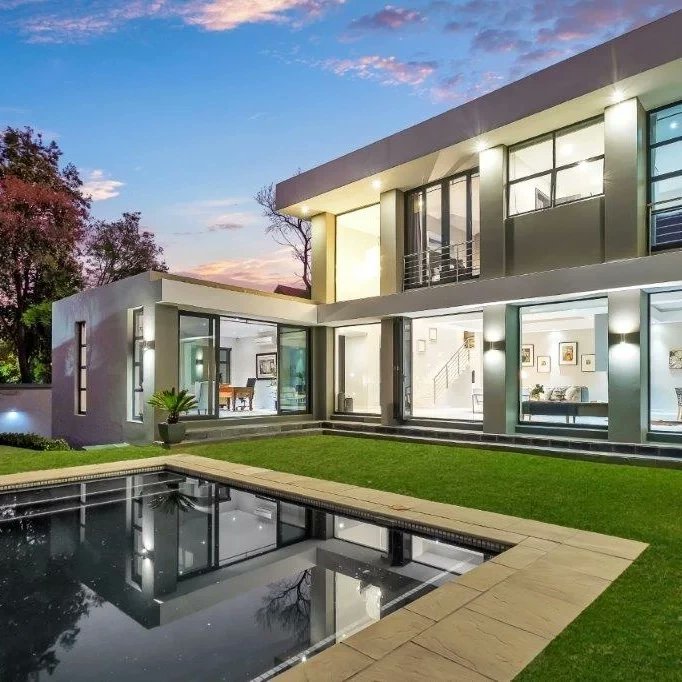 karabo_HOD's tweet photo. Architectural masterpiece in Bryanston East selling for R11 950 000.

See link in thread for more details.

#ForSale #propertyforsale #Bryanston #BryanstonEast 
#PropertyFinder #property #HomesofDistinction #karabohod https://t.co/Hv6tVFfCPf