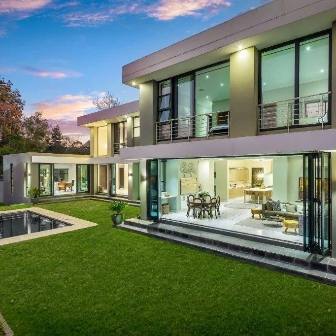 karabo_HOD's tweet photo. Architectural masterpiece in Bryanston East selling for R11 950 000.

See link in thread for more details.

#ForSale #propertyforsale #Bryanston #BryanstonEast 
#PropertyFinder #property #HomesofDistinction #karabohod https://t.co/Hv6tVFfCPf