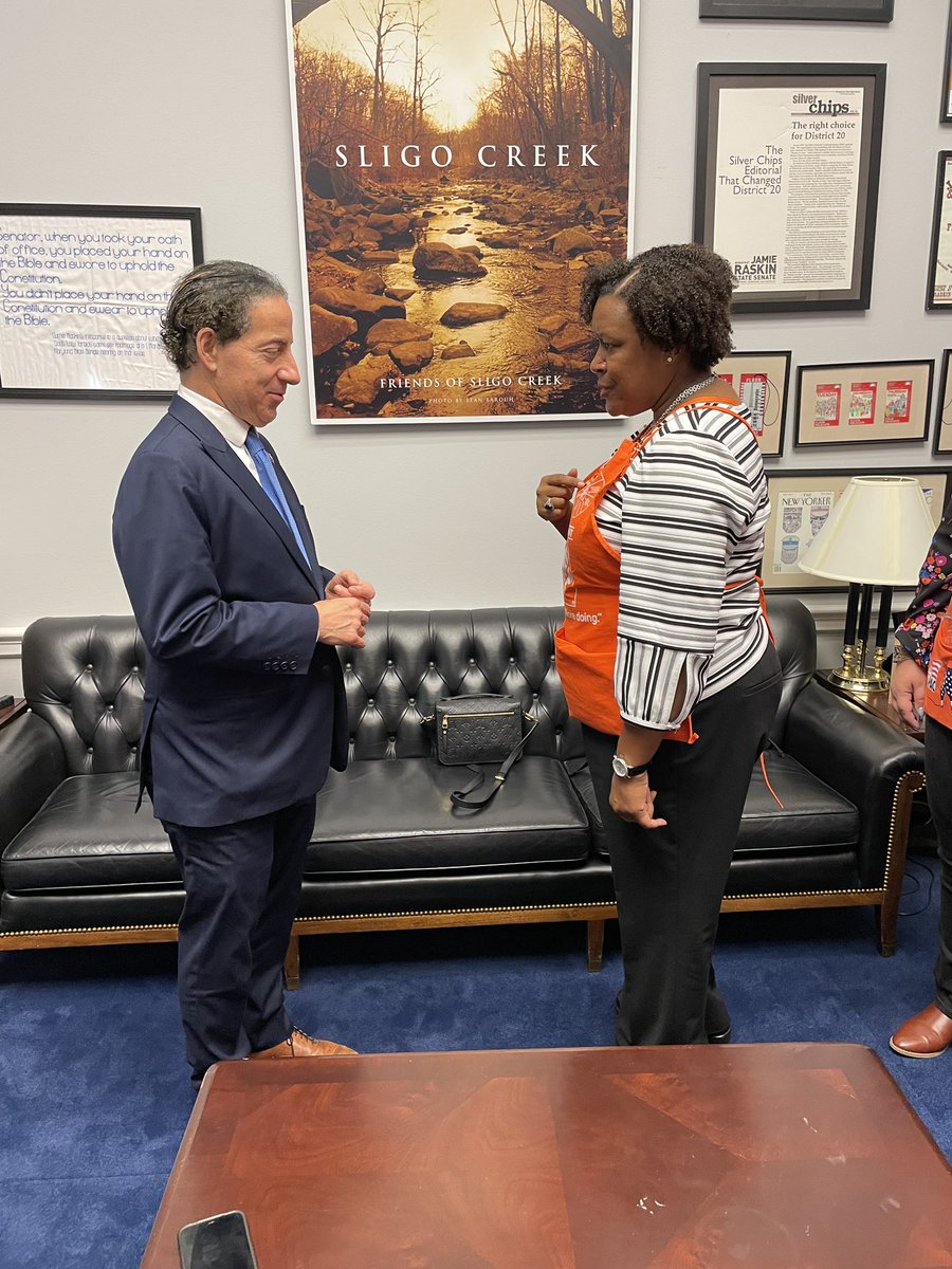 The Mid-Atlantic team had a fantastic meeting with @RepRaskin where @jcourtney30 led a conversation on The #INFORMConsumersAct which will help tackle #OrganizedRetailCrime, and @SherreMaclin showcased our @HomeDepot Values Wheel! 🧡