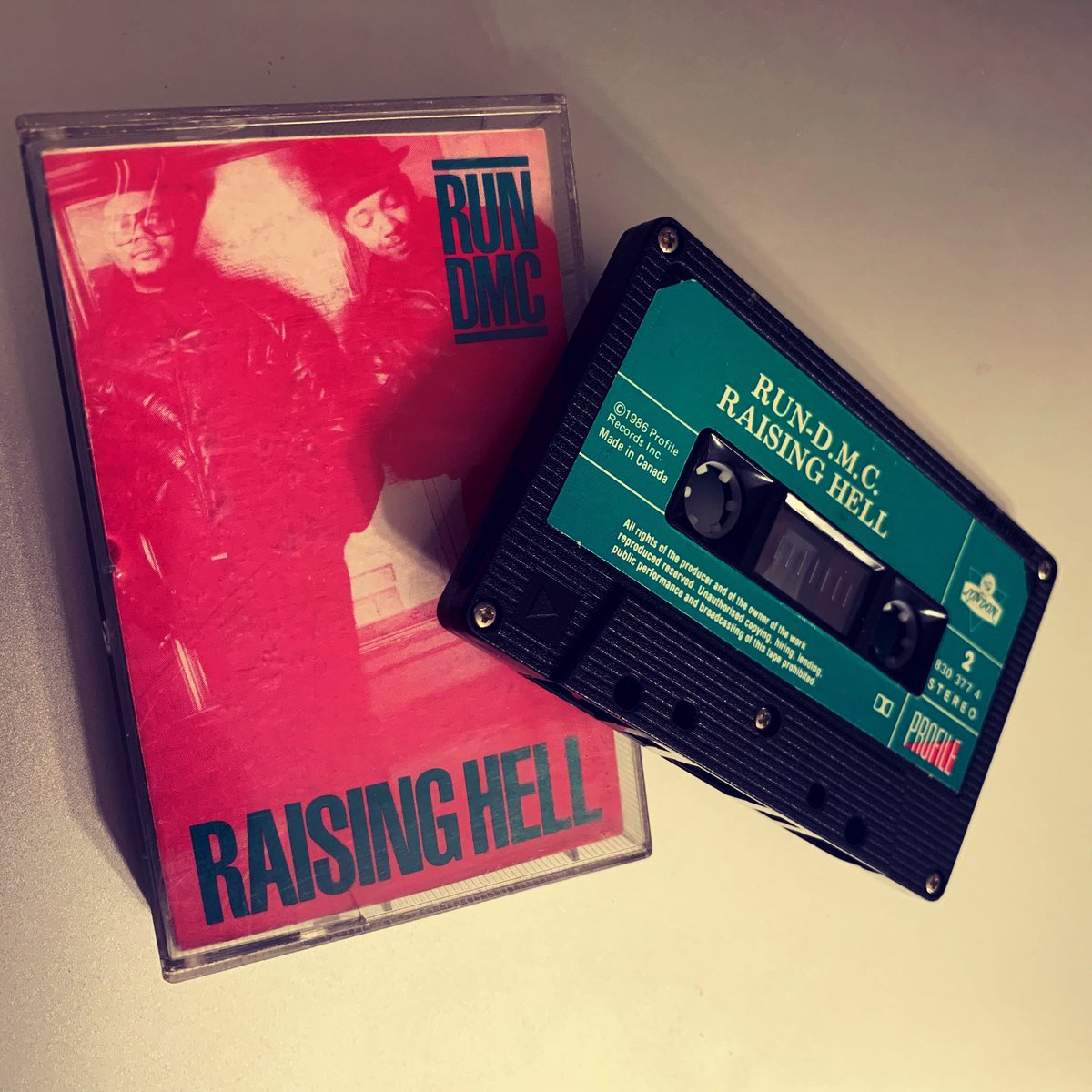 hiphopgods's tweet image. @OfficialRunDMC - Raising Hell
#peterpiper #itstricky #myadidas #walkthisway #isitlive #perfection #hititrun #raisinghell #youbeillin #dumbgirl #sonofbyford #proudtobeblack #hiphop #classic #ripjmj #forever #celebrated #rundmc #hiphopgods