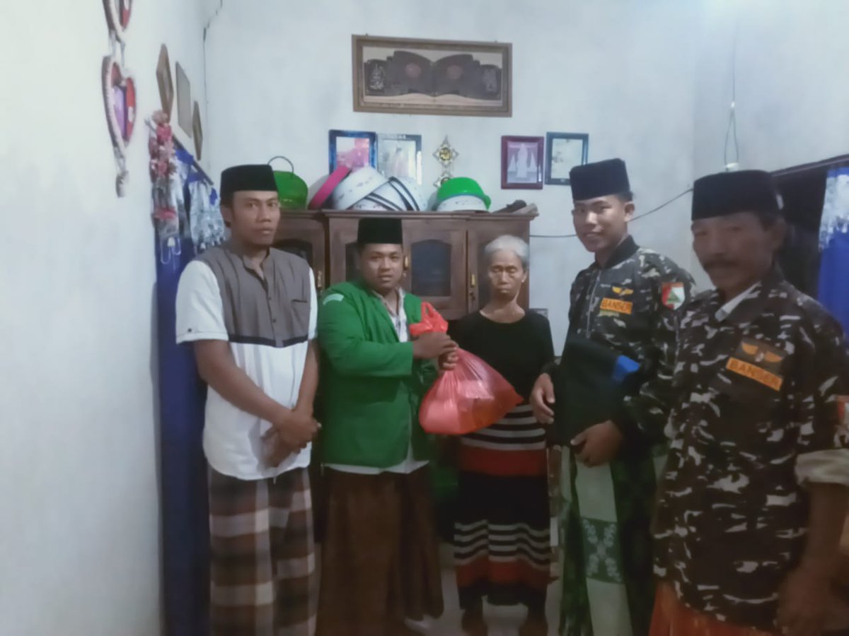 AWatulumbung's tweet photo. Pembagian sembako olh ansor Banser desa watulumbung alhamdulillah berjalan lancar semoga selalu istiqomah aamiin 
#gpansor
#pwgpansorjatim
#ansorkabpasuruan
#ansorkeclumbang https://t.co/h7sbIIrtp2