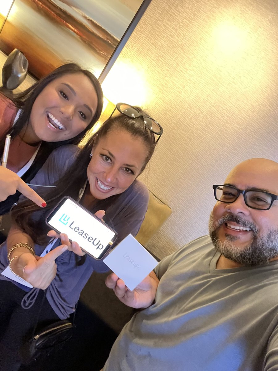 Gabriel_Gonz305's tweet image. #creiSummit @creisummit scavenger hunt Team 8 🎉🎉🎉🎉