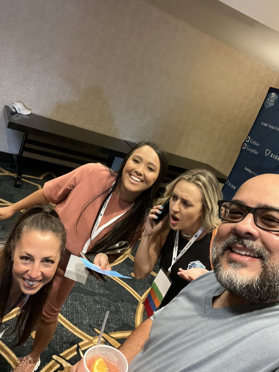 Gabriel_Gonz305's tweet image. #creiSummit @creisummit scavenger hunt Team 8 🎉🎉🎉🎉