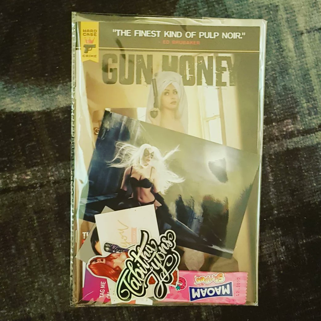 Flashwannabe's tweet photo. Thank you, @Artyfakes #gunhoney 1-22 #BloodForBlood @ComicsTitan #comicbook #cosplaycover https://t.co/yfAvLY5OM1
