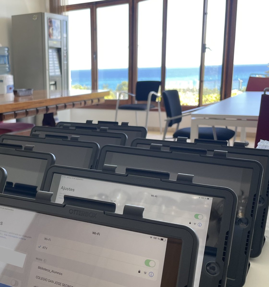 DiegoCamposBCN's tweet photo. 3, 2, 1 Go!!!!
#profesquemolan #behindtheipad #AppleEduChat @AppleEDU #EveryoneCanCreate @sanjosecolegio https://t.co/0EsRfwu7uJ